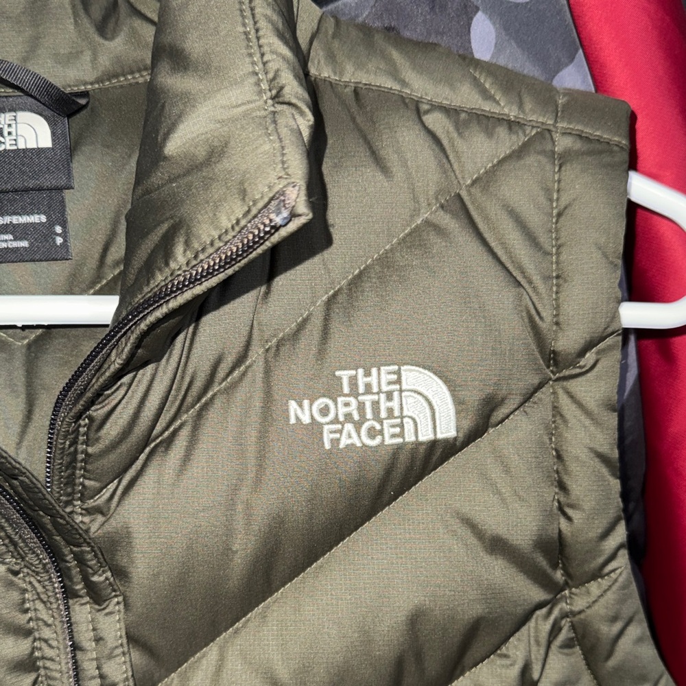 The North Face Women's Black Quilted Puffer Vest - Picture 6 of 6
